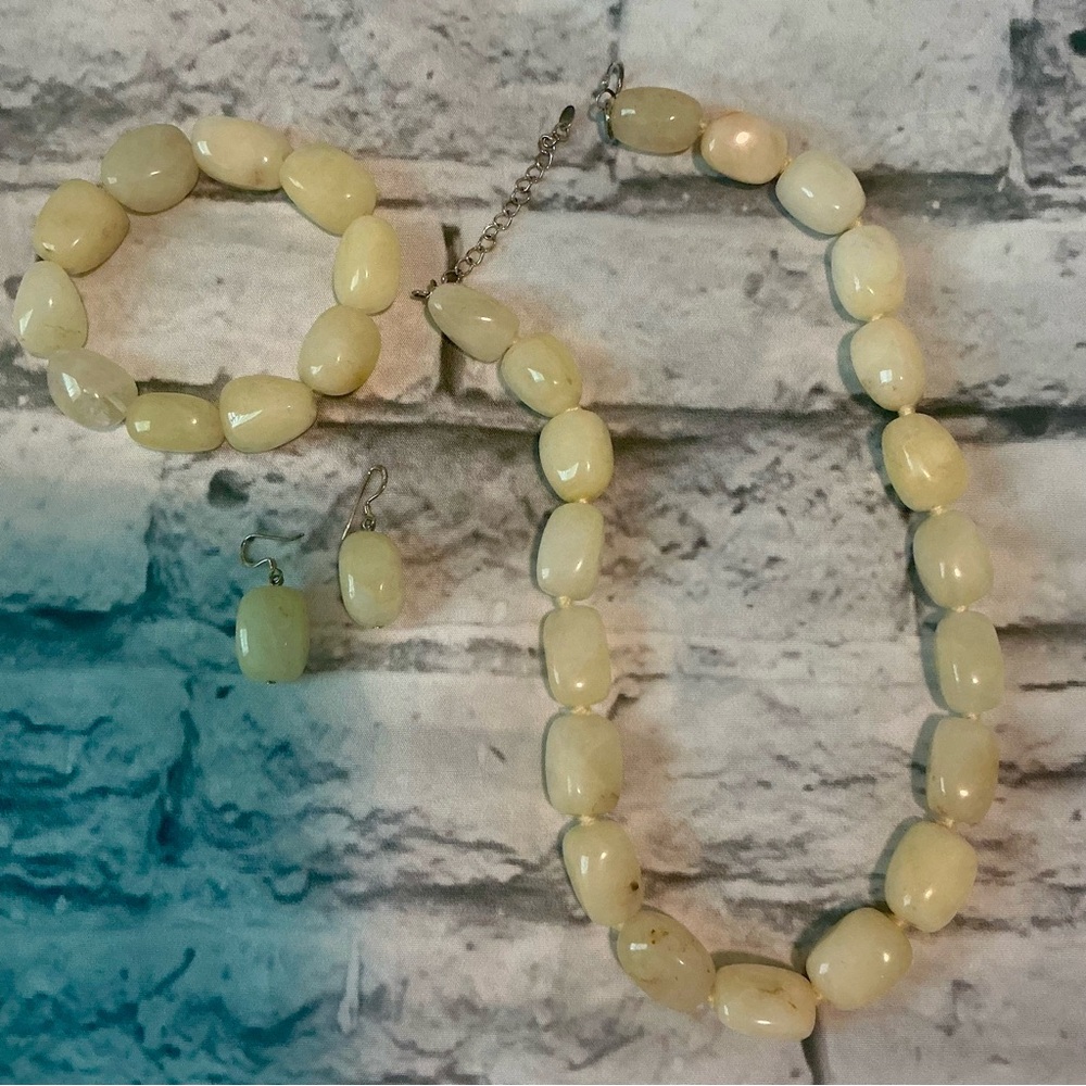 Cream Beaded Set~Necklace, Bracelet, and Earrings~